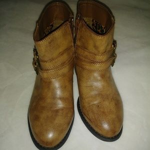 GBgirls-beautiful booties Size 4 (girls)
